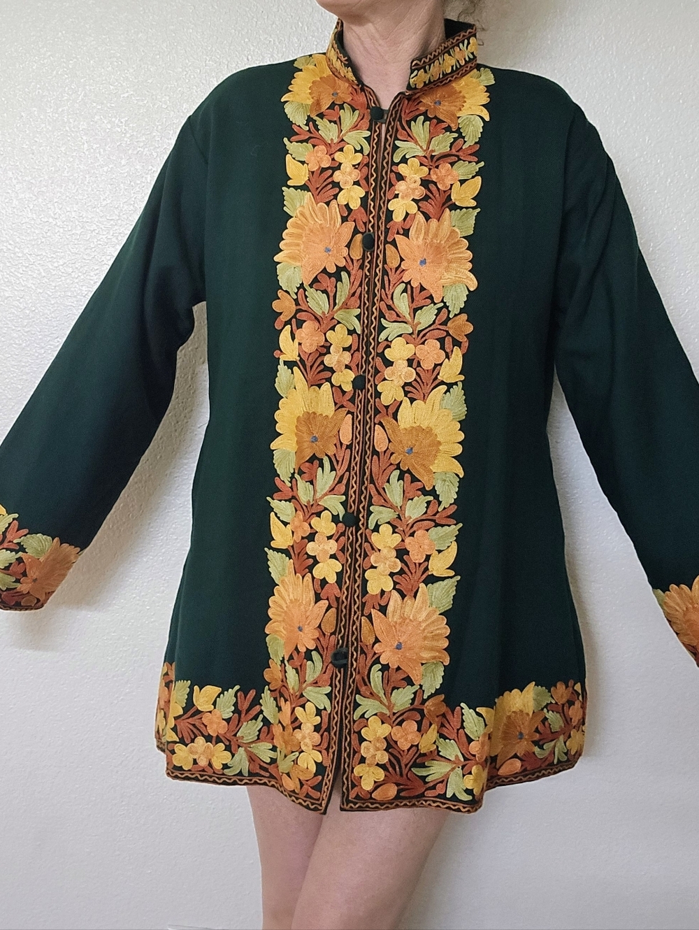 🦚VTG Embroidered Mandarin Collared Jacket